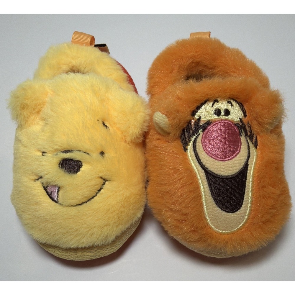 Disney Baby Winnie the Pooh Infant Bootie Slippers Size 4 Yellow Plush Pooh Bear